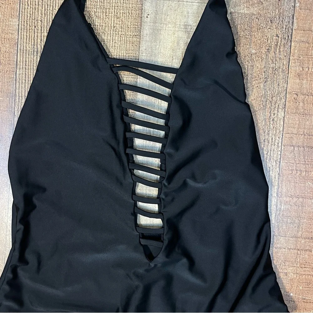 Elegant Women's XL Black Halter One-Piece Swimsuit Cutout Open Back Deep Cut